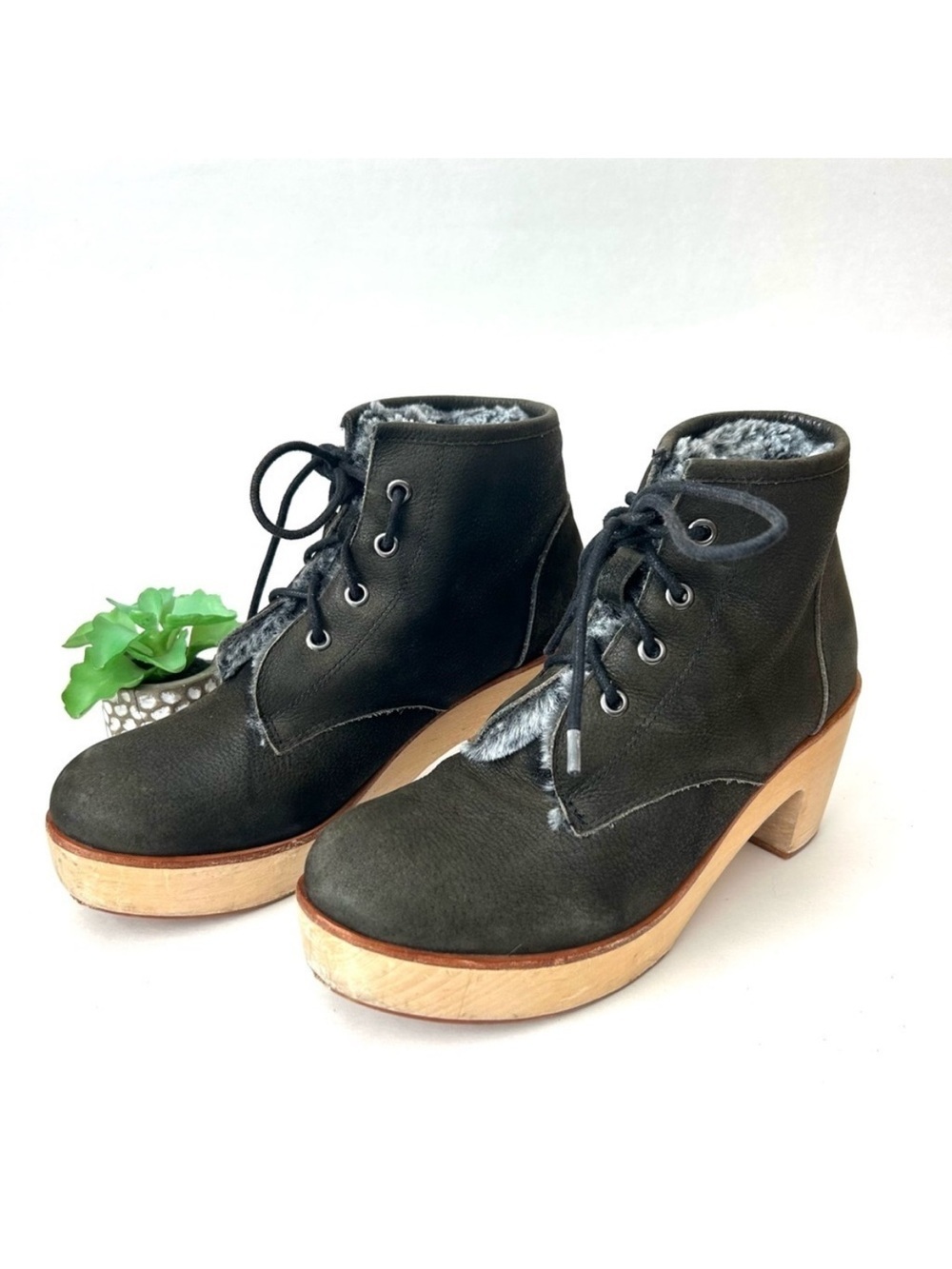 Anthropologie AoverA Juno Clog Boots Black Suede Fur Lined Size 38 / 8